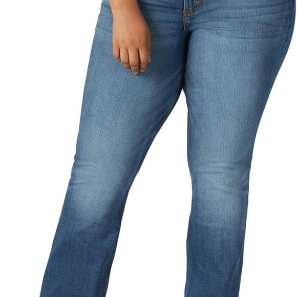 Wrangler Women's Retro Mae Plus Size Mid Rise Stretch Boot Cut Jean size 18x32 - Picture 4 of 4